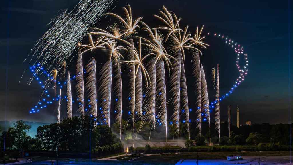 Espectáculo de fuegos artificiales en la avenida de Maria Cristina de Barcelona / EUROPA PRESS