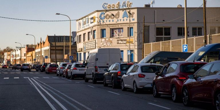 Cola este sábado en una gasolinera de L'Hospitalet de Llobregat / EUROPA PRESS