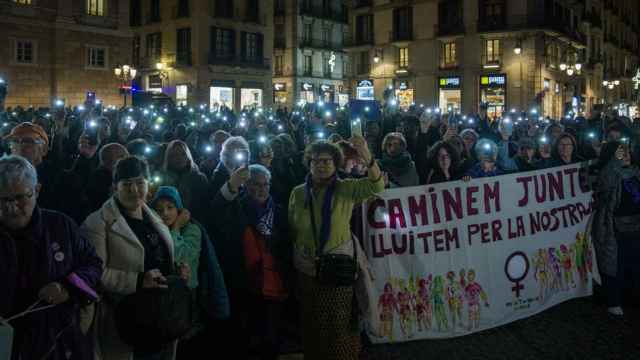 Manifestación en la plaza Sant Jaume de Barcelona contra el repunte de feminicidios / LORENA SOPENA - EUROPA PRESS