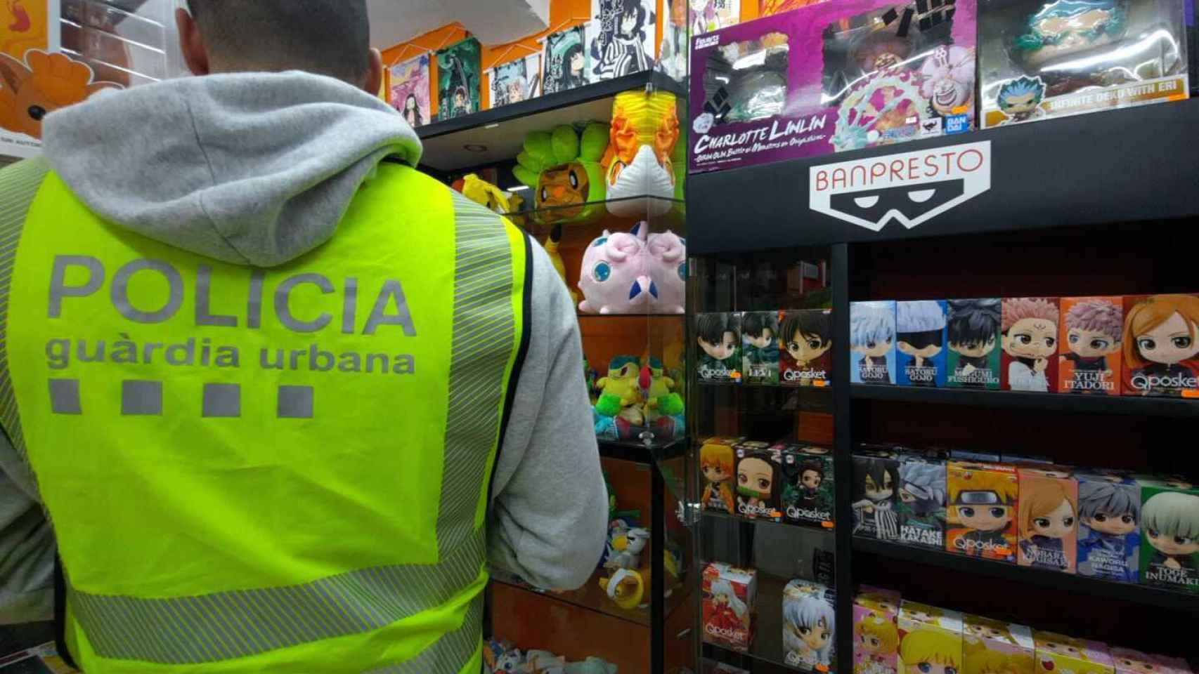 Tienda del Eixample con material falsificado / GUARDIA URBANA