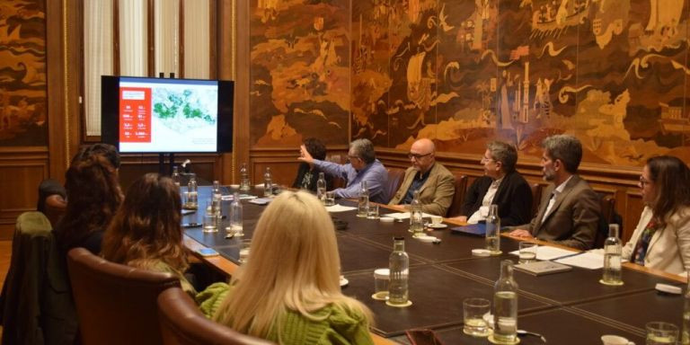 Encuentro en el Ayuntamiento de Barcelona con miembros de la CIDEU / CIDEU