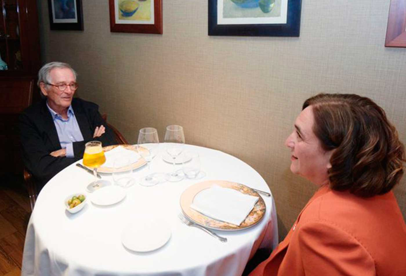 Xavier Trias y Ada Colau, en una comida en un restaurante de Barcelona / JXCAT