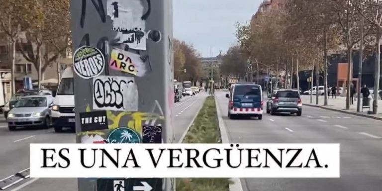 Captura del vídeo que la víctima grabó de los coches de Mossos d'Esquadra / RRSS