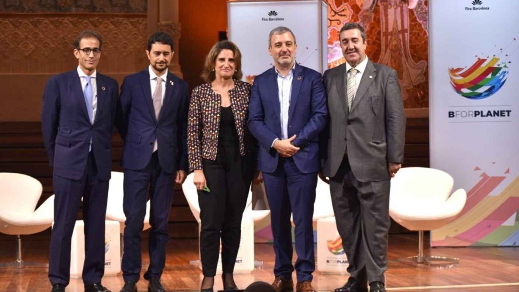 El presidente del Consejo de Administración de la Fira, Pau Relat, el exconseller de Territori, Damià Calvet, la ministra de Transició Ecològica, Teresa Ribera, junto al primer teniente de alcalde,