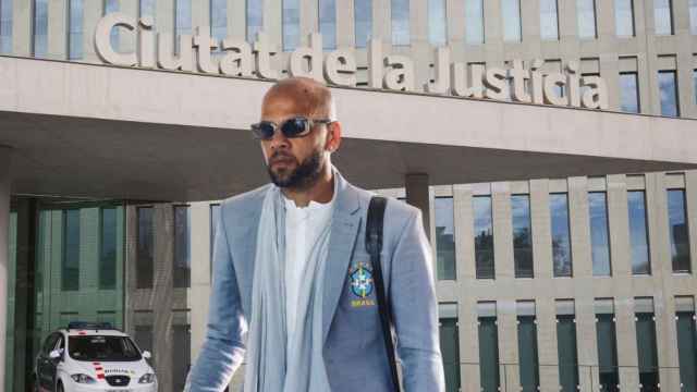 Fotomontaje de Dani Alves en la Ciutat de la Justícia / Metrópoli