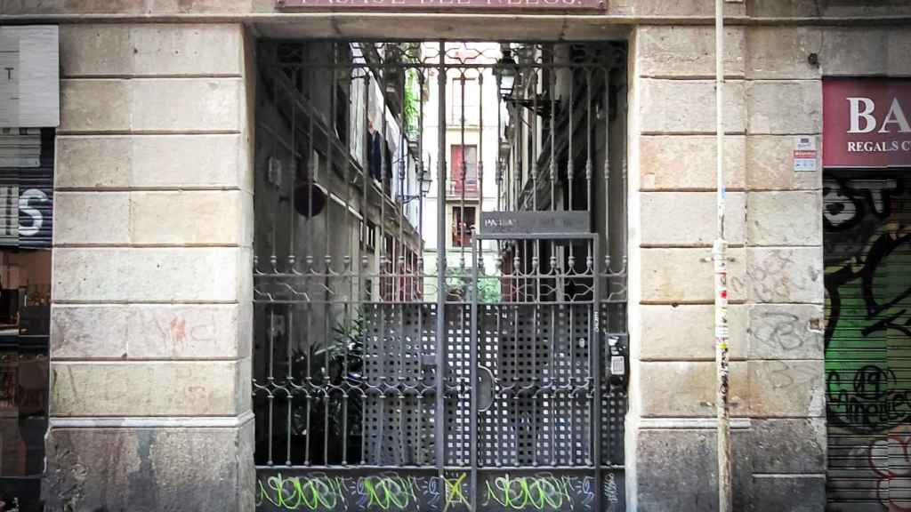 El pasaje del Rellotge, un pliegue en el tiempo en Barcelona / INMA SANTOS