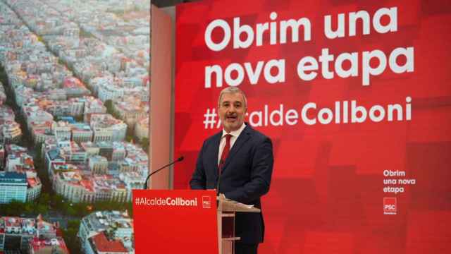 Jaume Collboni en el anuncio de su marcha del gobierno municipal de Barcelona / LUIS MIGUEL AÑÓN