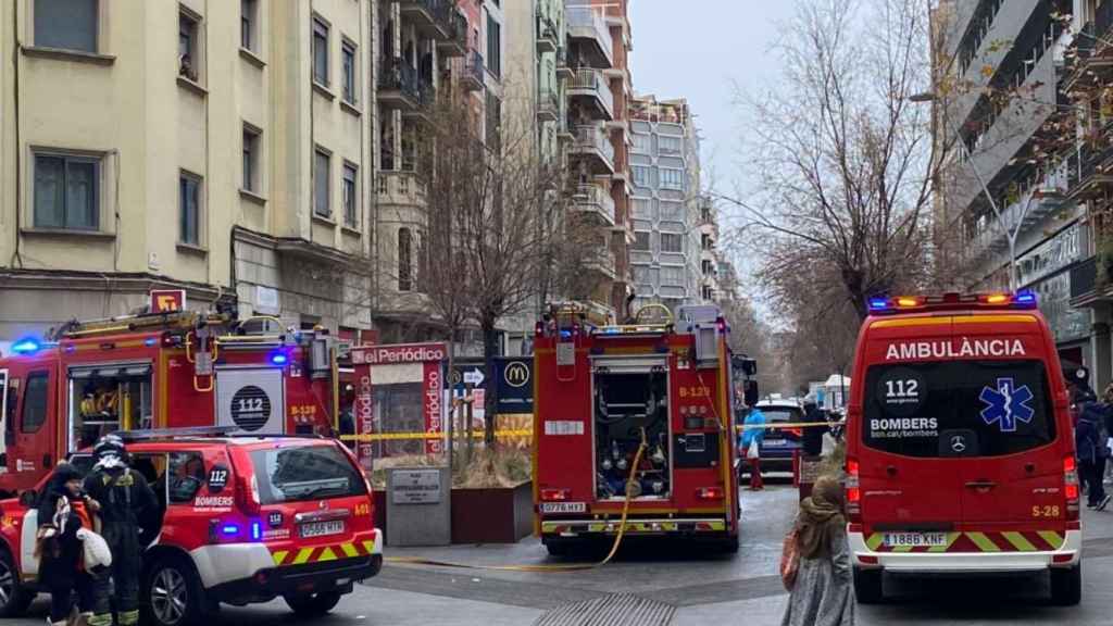 Los bomberos actúan por una fuga de humo / ARCHIVO