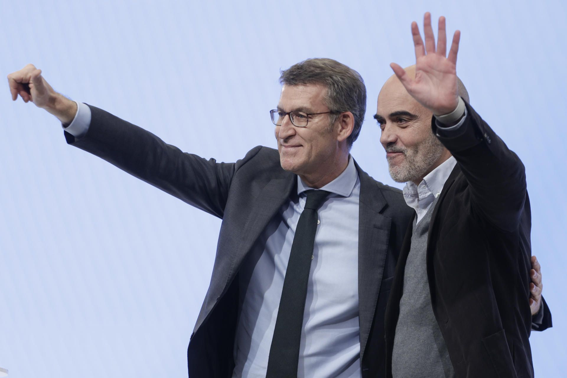 Feijóo junto a Sirera en el acto de presentación / EFE