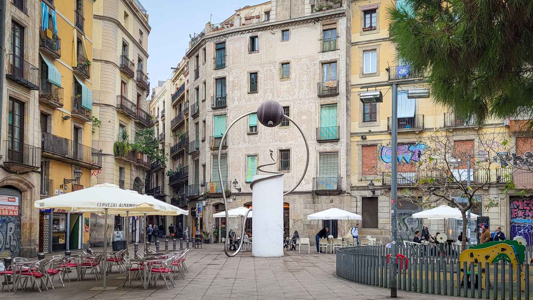 Una plaza canalla para George Orwell en el Gòtic