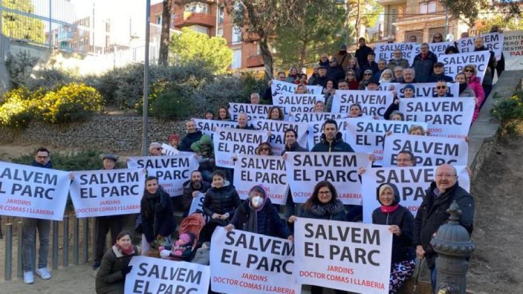 Protesta vecinal para salvar los jardines del Dr. Comas i Llaberia