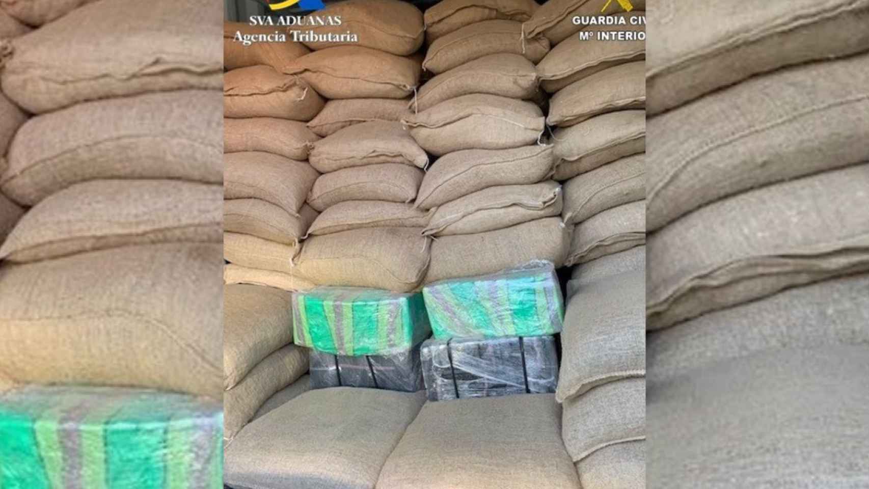 Los kilos de cocaína en un contenedor de cacao en el puerto de Barcelona / GUARDIA CIVIL