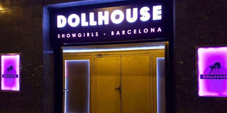 Imagen del exterior de Doll House, local de estriptis situado en la Rambla de Barcelona 