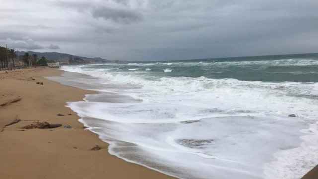 La playa de Badalona durante el temporal / Ayuntamiento de Badalona