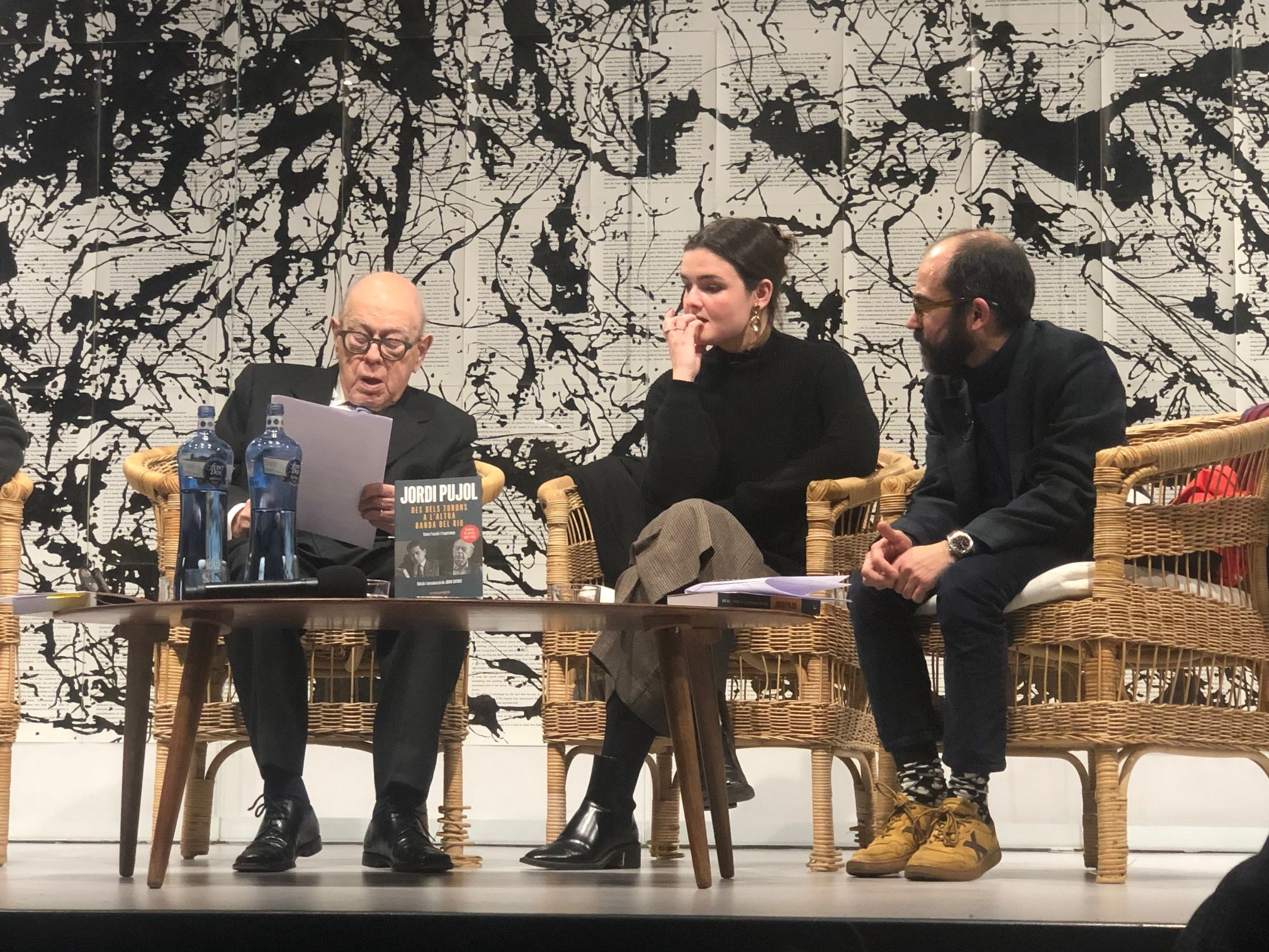 Jordi Pujol, con Montserrat Dameson y Joan Safont, en la librería Ona / MA