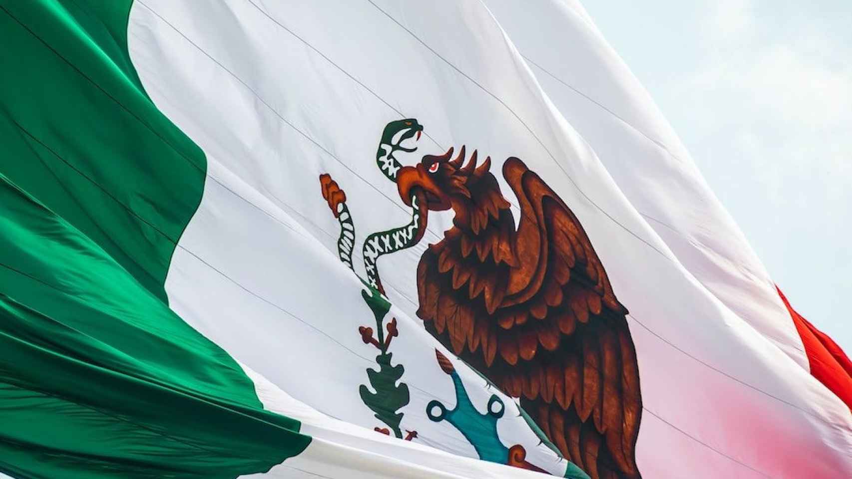 Escudo en la bandera mexicana