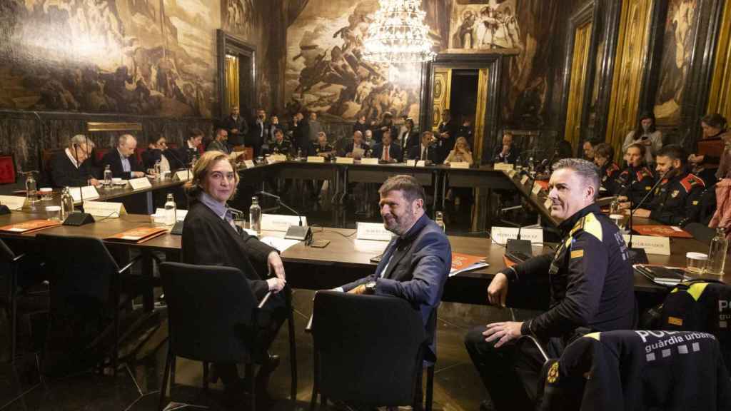 Ada Colau, Albert Batlle y Pedro Velázquez durante la Junta Local de Seguridad de Barcelona / AYUNTAMIENTO DE BARCELONA