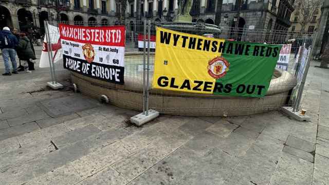 Pancartas y banderas de los seguidores del Manchester / TWITTER