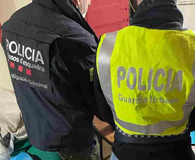 Agentes de la Guardia Urbana y los Mossos d'Esquadra / TWITTER @MOSSOS