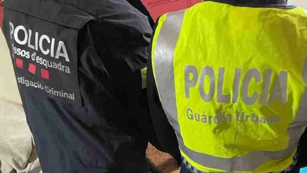 Agentes de la Guardia Urbana y los Mossos d'Esquadra / TWITTER @MOSSOS