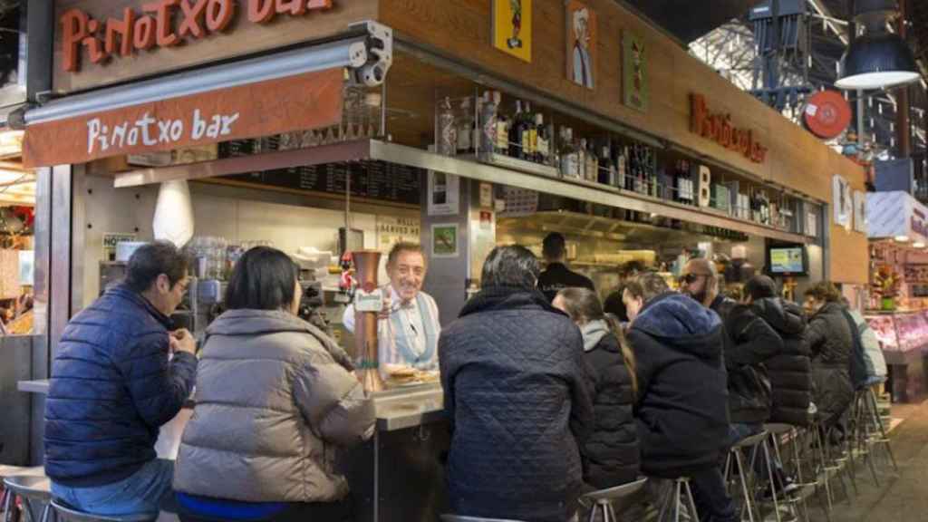 Bar Pinotxo con Joan Bayén al frente del negocio / LA BOQUERIA