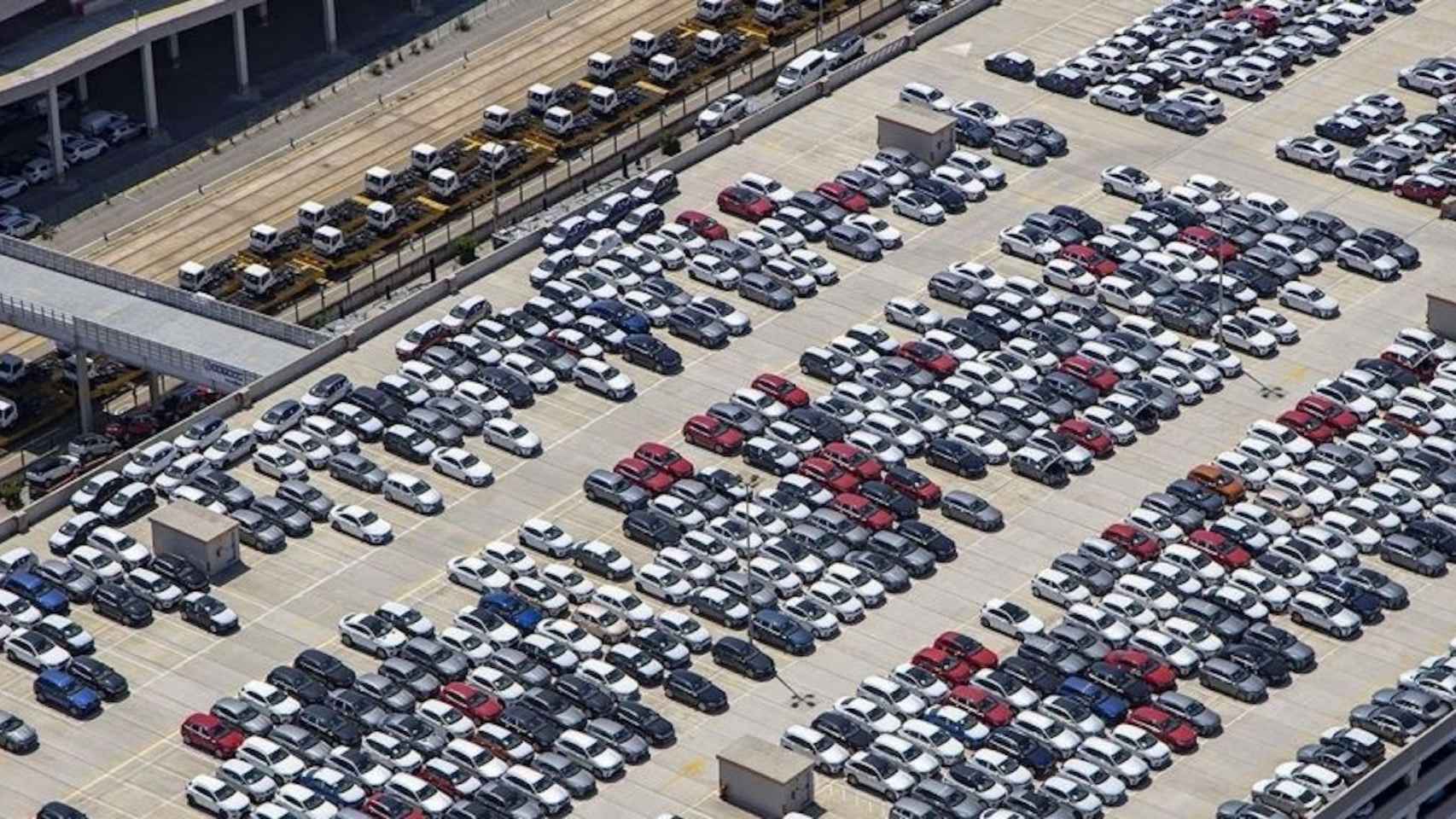 Vehículos descargados en el Port de Barcelona / PORT DE BARCELONA