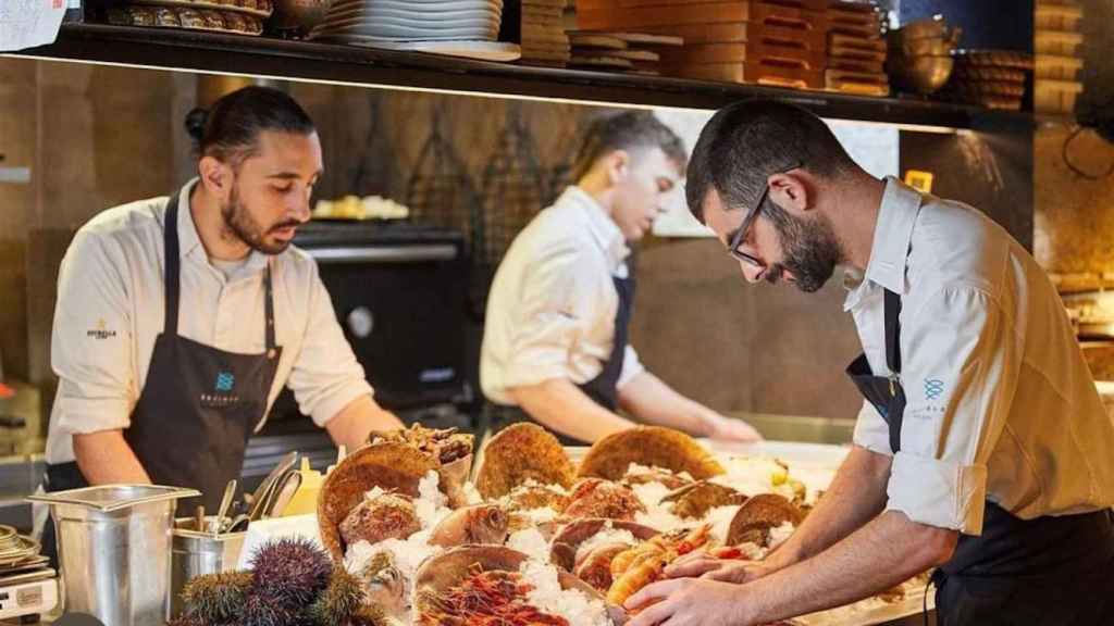 Mostrador de producto fresco del mar en Estimar Barcelona / ESTIMAR BARCELONA