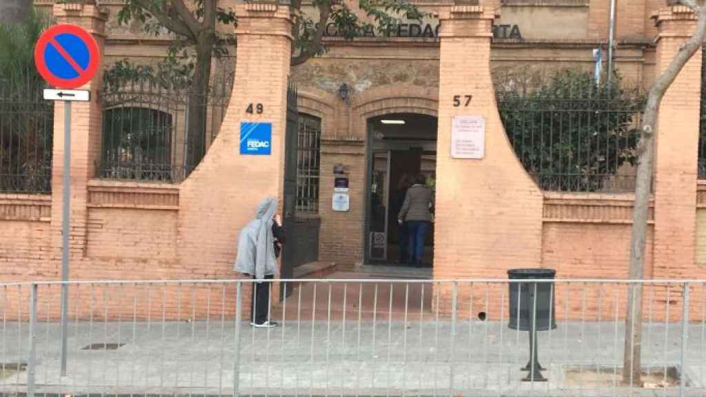 Entrada al centro FEDAC Horta, en la calle de Campoamor