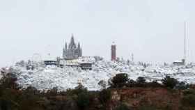 El Tibidabo, en Barcelona, con nieve en un imagen de archivo / METRÓPOLI - HUGO FERNÁNDEZ