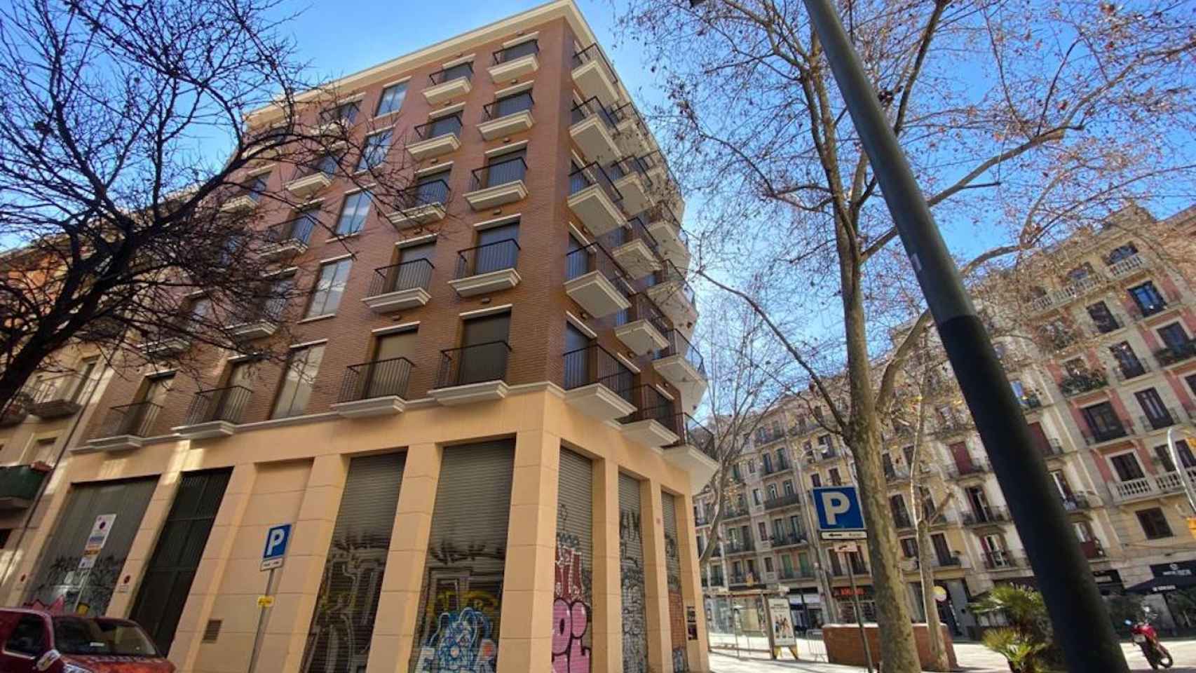 Edificio 'fantasma', propiedad de la promotora Camats SL / ALBA CARNICÉ (MA)