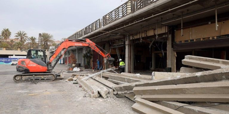 Barcelona empieza el derribo para la construcción del Balcón Gastronómico en el Port Olímpic / AYUNTAMIENTO DE BARCELONA