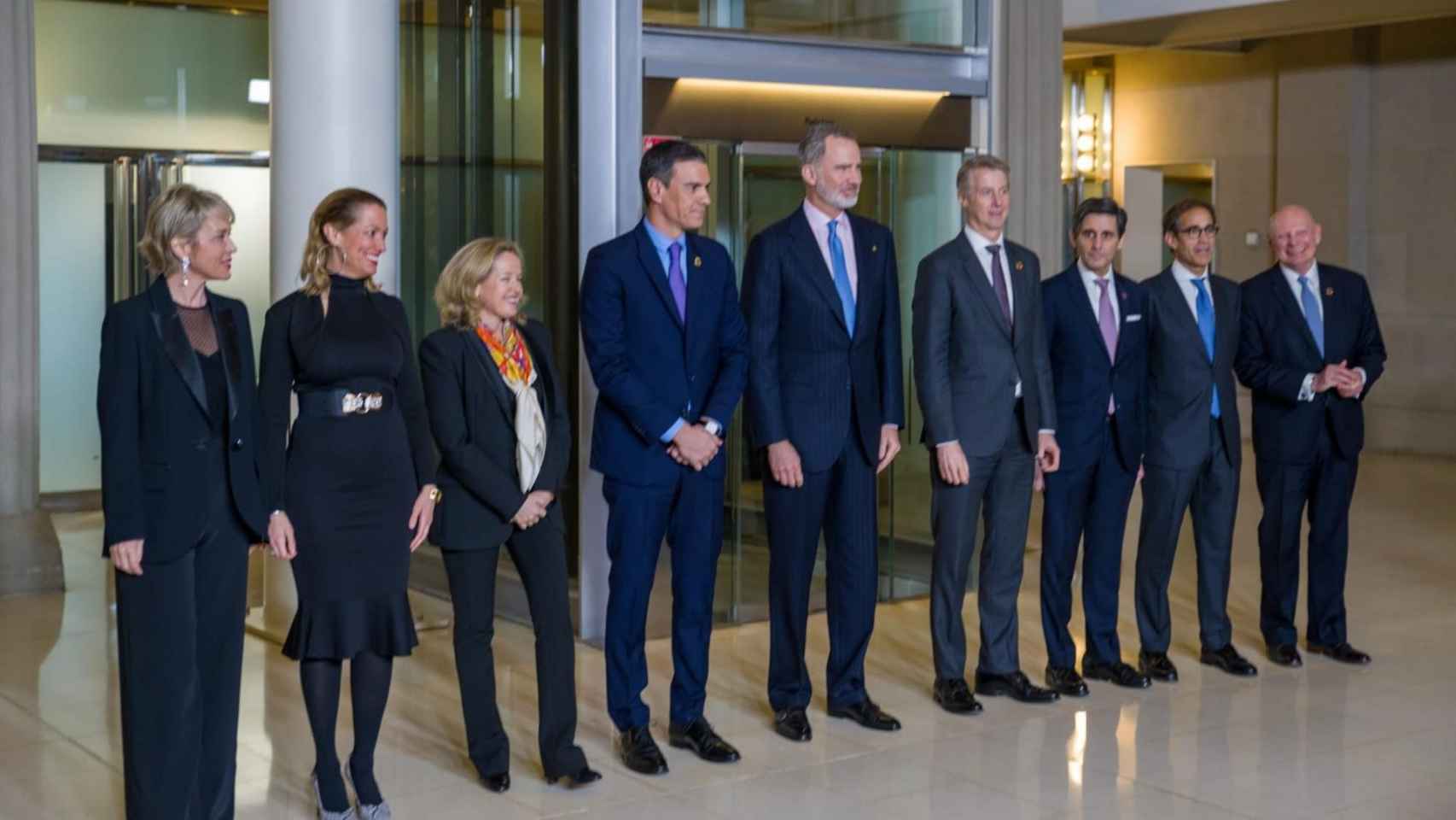 El rey Felipe VI, junto a Pedro Sánchez, justo antes de la cena de recepción del MWC / EP