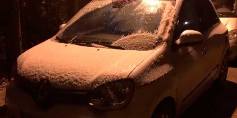 Un coche nevado en Vallvidrera / MA