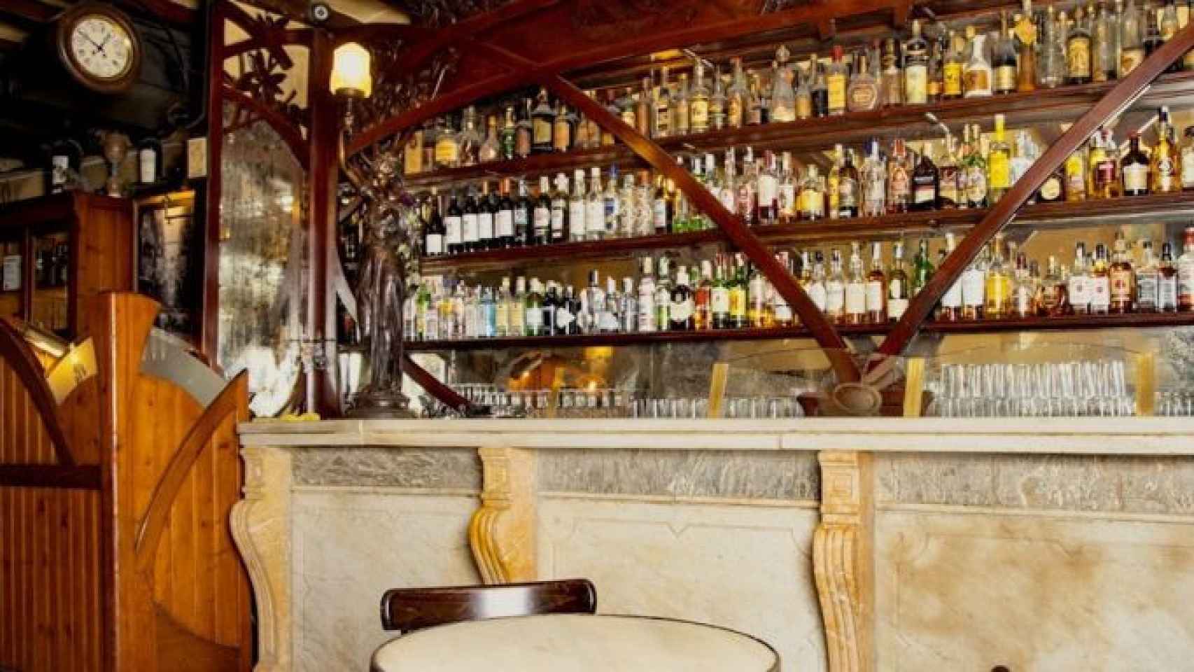 Casa Almirall, uno de los bares más antiguos de El Raval