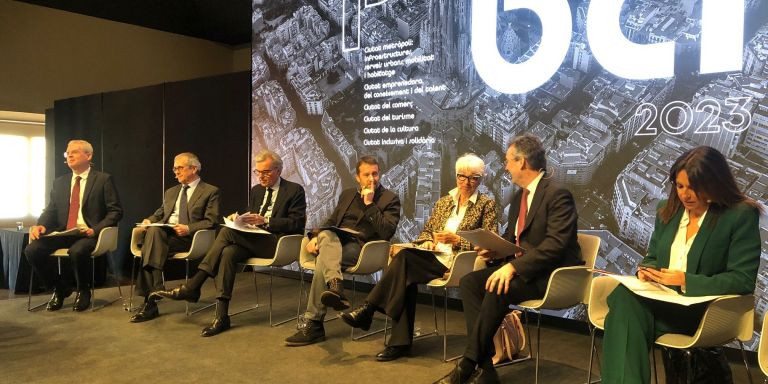 Los promotores de 'Pro BCN', Rovira, Cabrera, Riera, Martí, Paricio, Torres y Vidal / MA