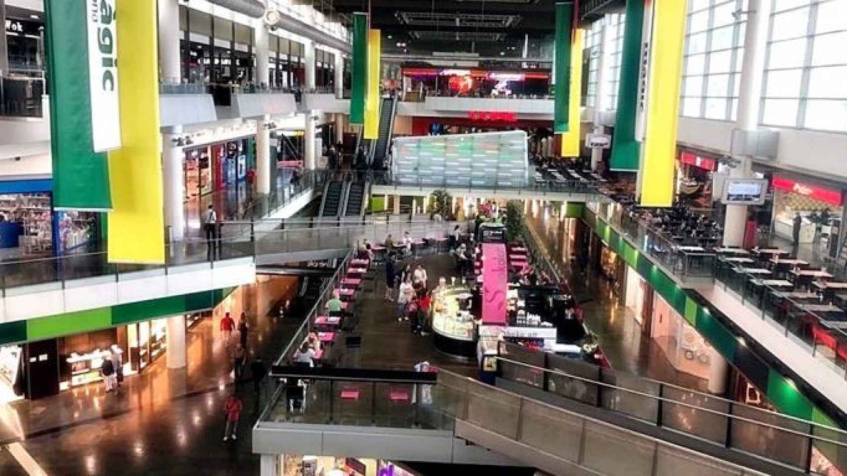 Interior del Centre Comercial Màgic de Badalona / RRSS