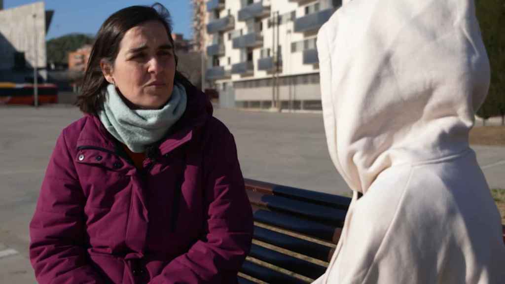 La periodista Anna Punsí habla con la hermana de la niña de 11 años que ha sufrido una violación grupal en Badalona / PLANTA BAIXA - TV3