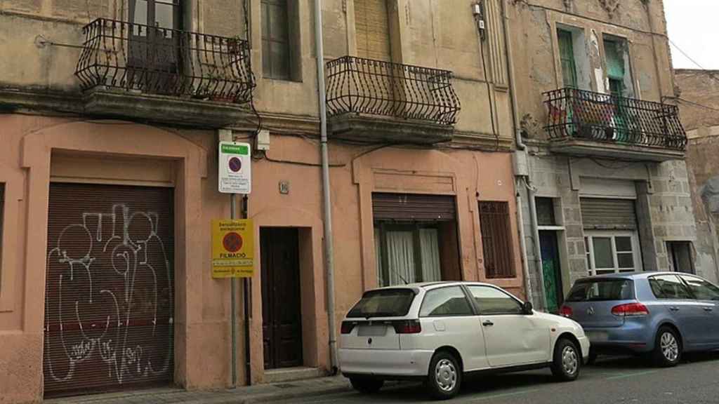 Vehículos estacionados en la calle del Taulat / WIKI