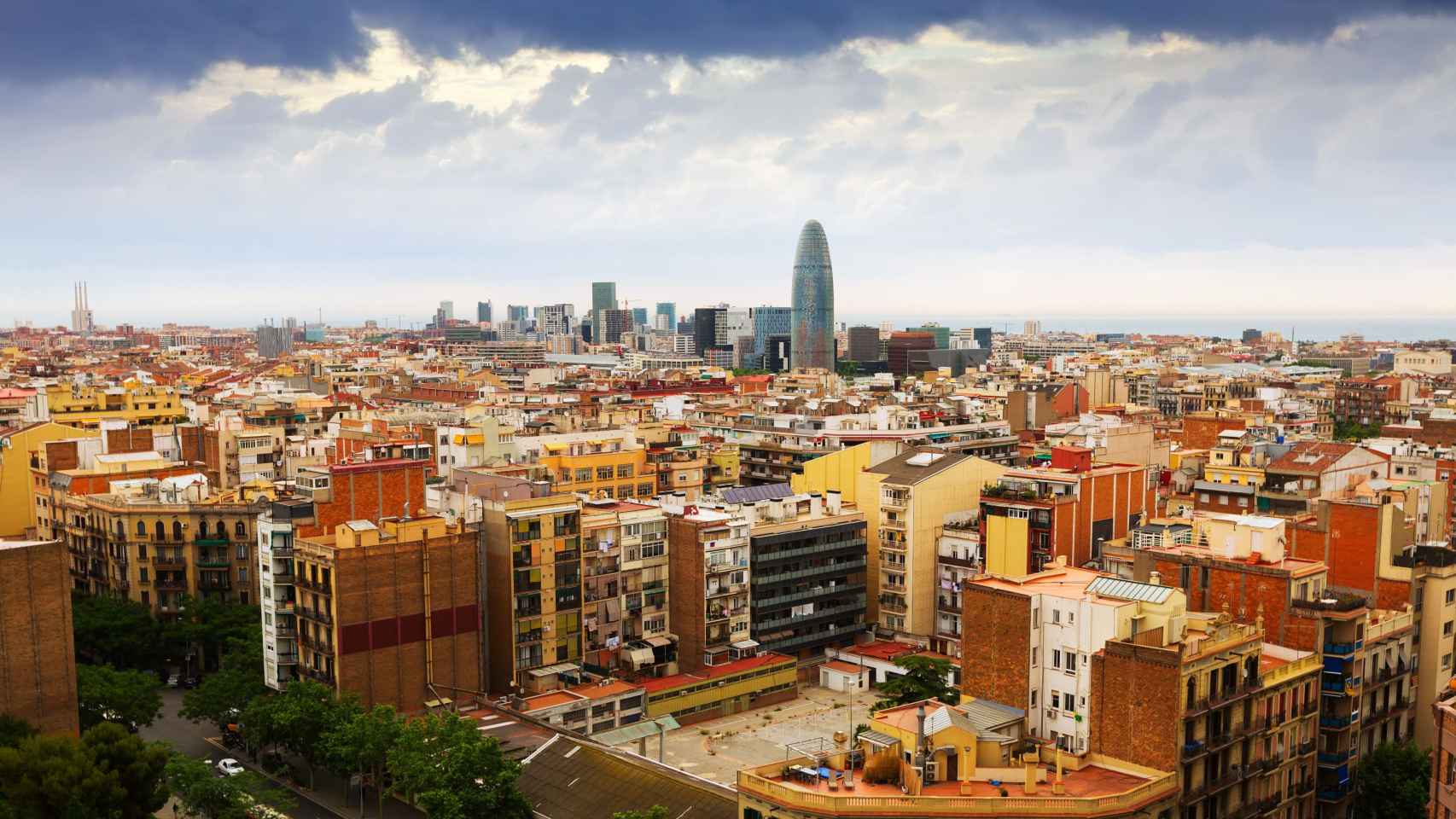 Fotografía panorámica de la ciudad de Barcelona /