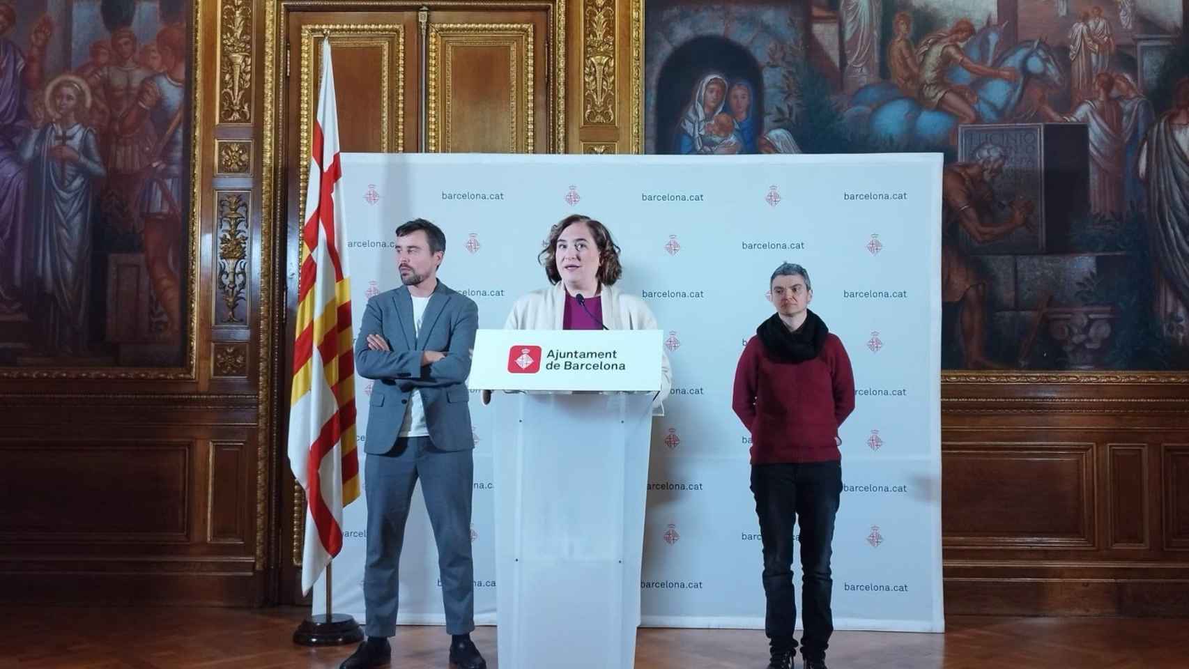 Ada Colau junto a los concejales Marc Serra y Lucia Martín / EUROPA PRESS