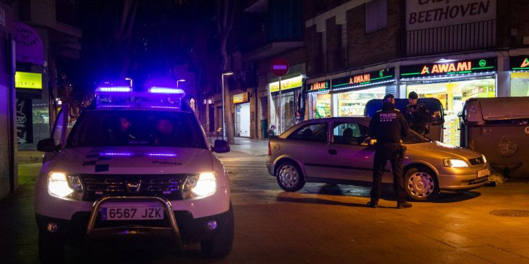 Uno de los coches patrulla de la Policía Local de Santa Coloma  / GALA ESPÍN MA