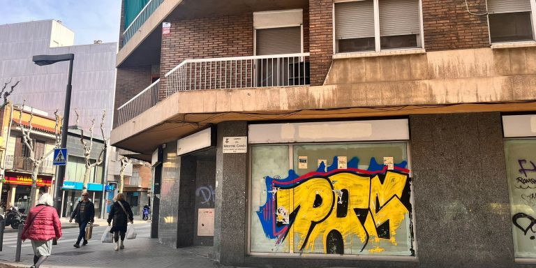 Uno de los locales okupados en el barrio de Sant Josep de L'Hospitalet / METRÓPOLI