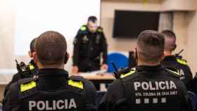 Agentes de la USIR de la Policía Local de Santa Coloma / LUIS MIGUEL AÑÓN - METRÓPOLI