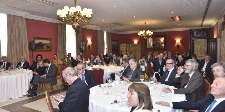 Asistentes al debate en el Círculo Ecuestre sobre la seguridad en Barcelona / CE