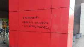 Pintada a la entrada del Centre Comercial Màgic de Badalona / CEDIDA