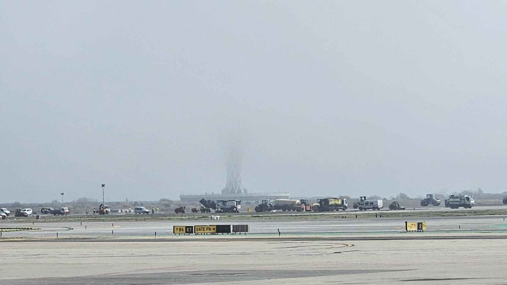 El Aeropuerto de Barcelona sin visibilidad este lunes / TWITTER