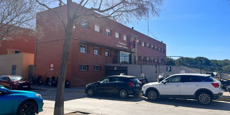 Exterior de la comisaría de la Guardia Urbana de Badalona / AV - METRÓPOLI