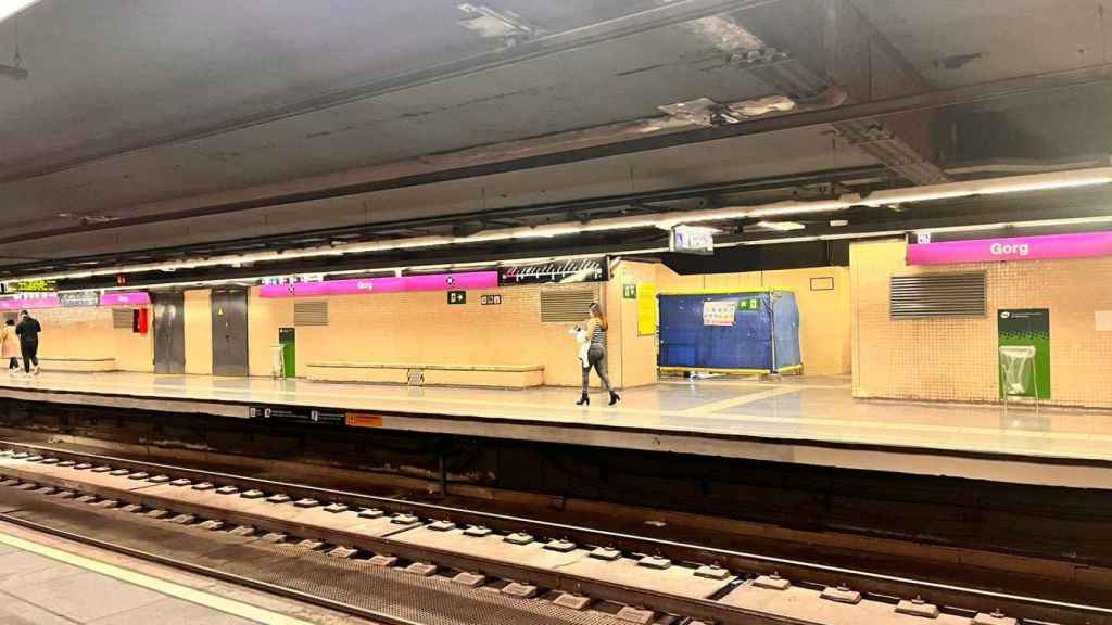 Parada de metro de Gorg en Badalona de la L2 / AV - METRÓPOLI