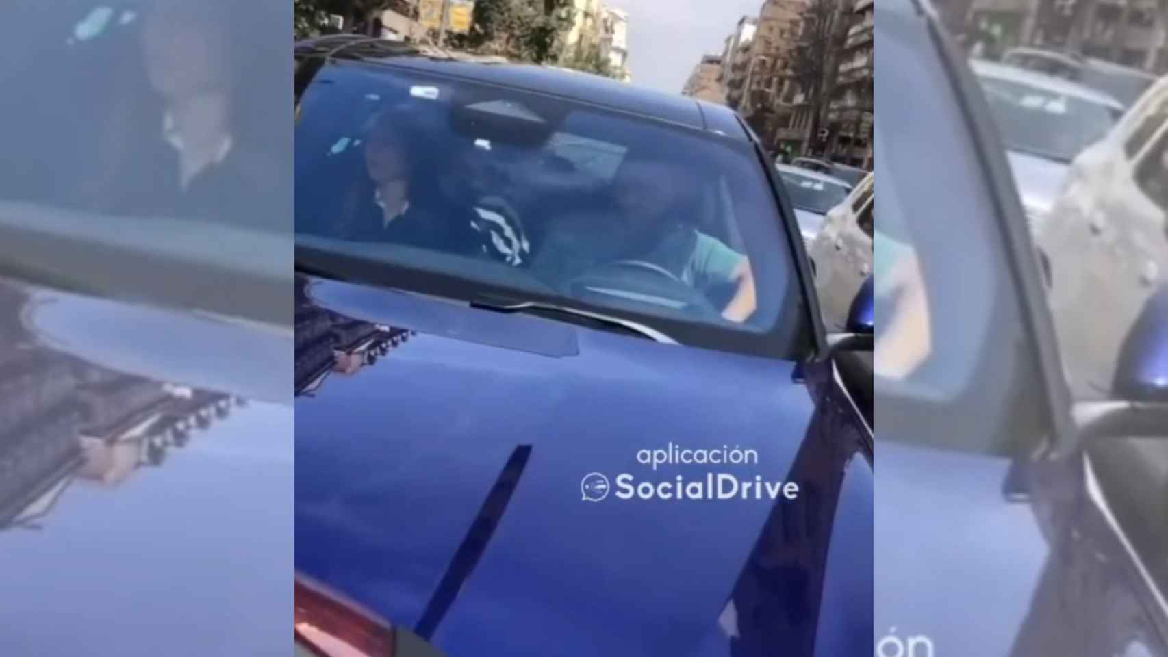 El conductor de un maserati que acosa a un motorista / SOCIALDRIVE