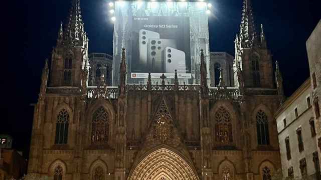 Un anuncio de Samsung en la Catedral de Barcelona / TWITTER ANNAFUGAZZI